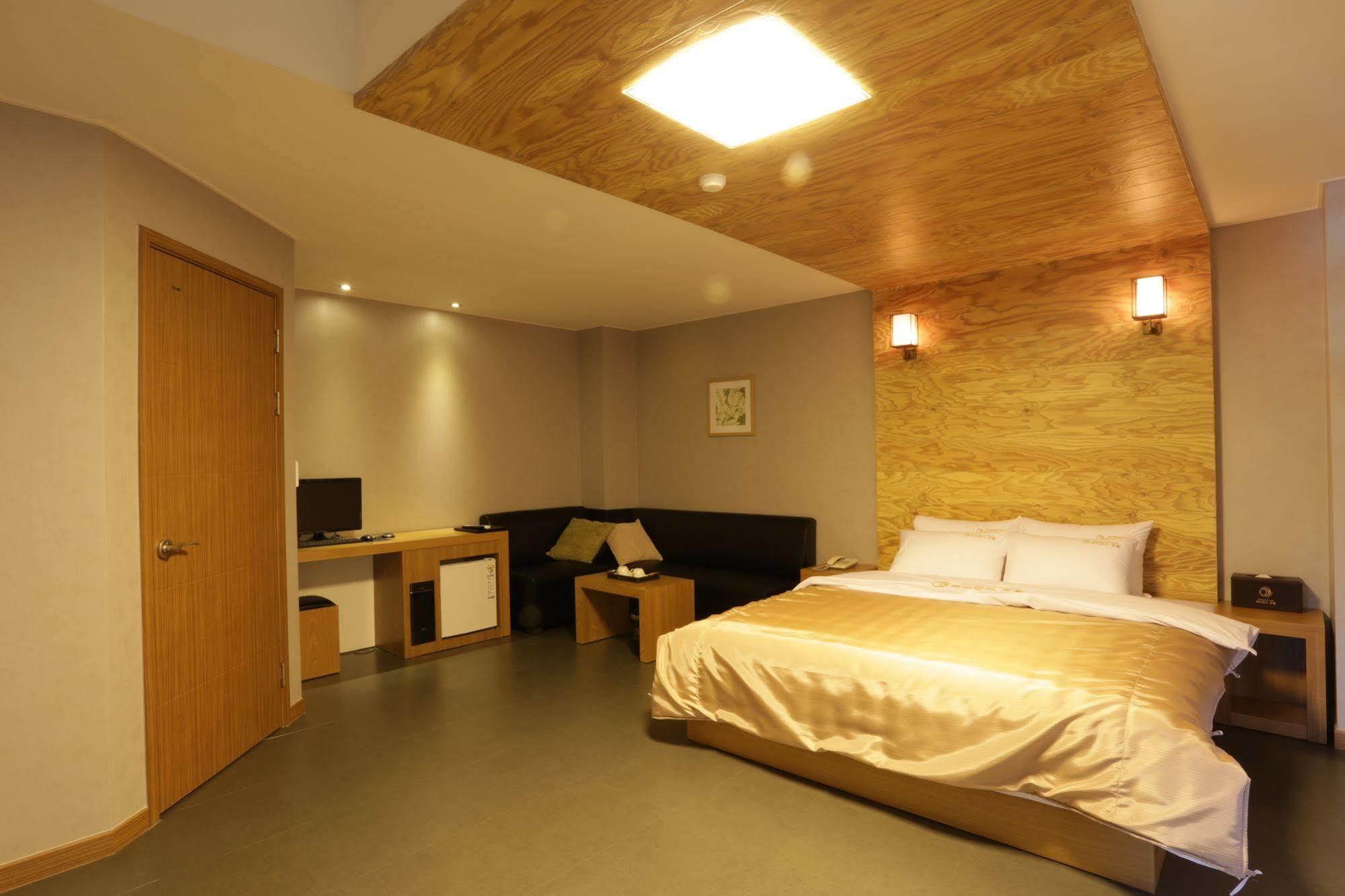 Radiance Tourist Hotel Geoje Luaran gambar