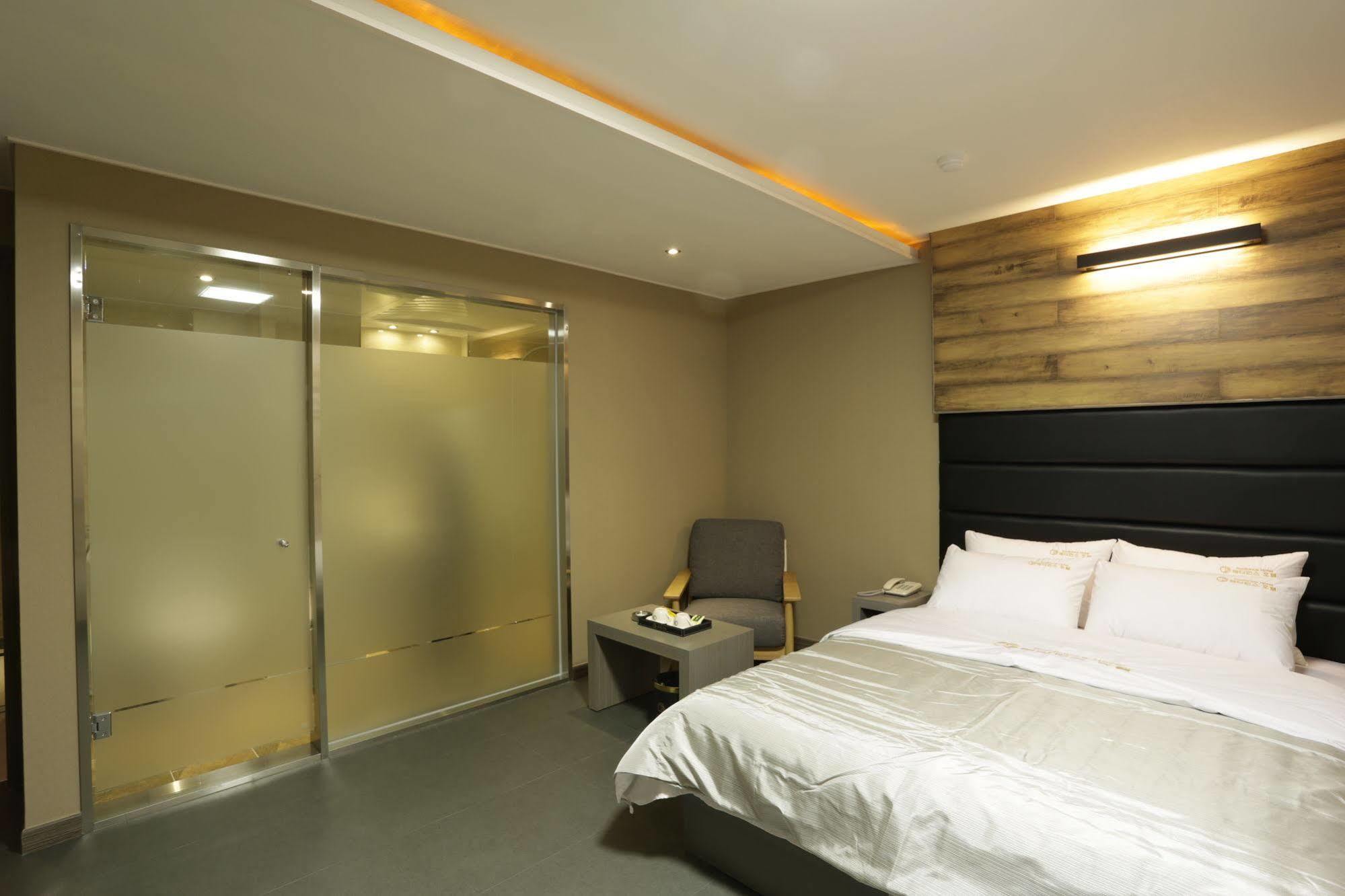 Radiance Tourist Hotel Geoje Luaran gambar